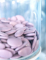 Gros plan des dragées chocolat pour communion