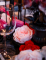 Mise en situation de décoration de table de la fleur artificielle rose ancienne