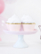 Présentation sur présentoir des habillages à cupcake rose poudré et doré métallique en carton