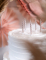 Gros plan des bougies sur un gâteau du 12 bougies d anniversaire rose gold métallique avec supports