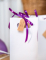 Détail du ruban violet et de l étiquette kraft du sachet en papier mariage