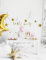 Vue d ensemble de la décoration de fête de la guirlande en carton hello baby pour baby shower