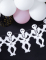 Guirlande en papier squelette pour Halloween blanche