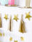 Vue de profil de la guirlande en papier tassel étoiles