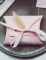 Utilisation sur une boîte cadeau du bouquet lagurus plumeaux décoration mariage