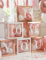 Mise en situation sur des boîtes à ballons des stickers lettres adhésives pour décoration