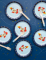 Mise en situation des assiettes en carton petit avion