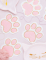 Détail du contour doré des serviettes en papier pattes de chat