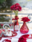 Mise en scène avec fleurs de la bouteille en verre coeur Je t aime rouge