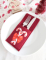 Mise en situation sur une table des pochettes porte-couverts en feutrine sucre d orge