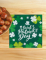 Mise en situation sur table des serviettes Saint Patrick