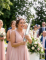 Mise en situation lors d un mariage du canon à confettis blancs pour fête