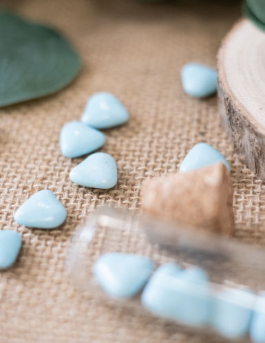 Dragées mini coeur chocolat couleur bleu clair 250 gr pour communion