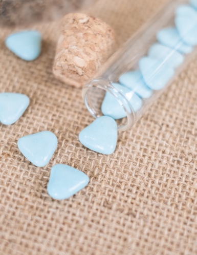 Dragées mini coeur chocolat couleur bleu clair 250 gr pour communion