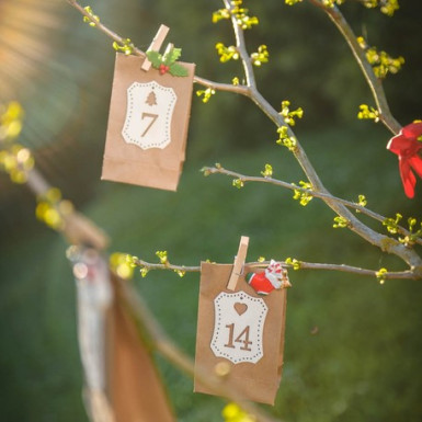 6 petits sachets kraft 7,5 x 12,5 cm avec étiquettes et ficelles