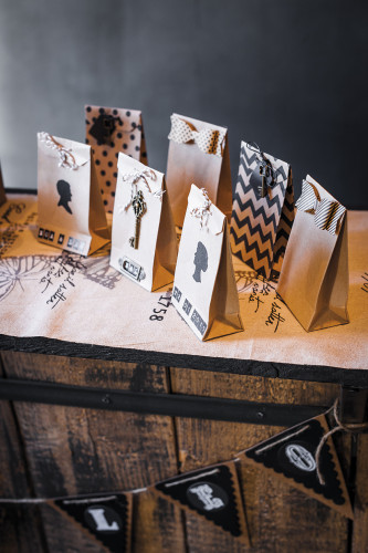6 petits sachets kraft 7,5 x 12,5 cm avec étiquettes et ficelles