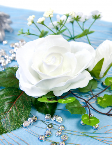 Petite composition fleurs artificielles blanches 20 x 10 x 7 cm centre de table mariage