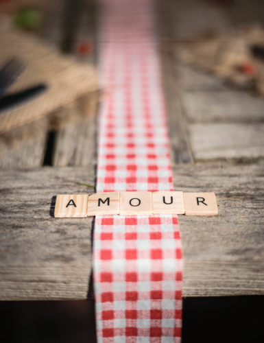 60 lettres alphabet en bois façon scrabble 2 cm pour décoration de table