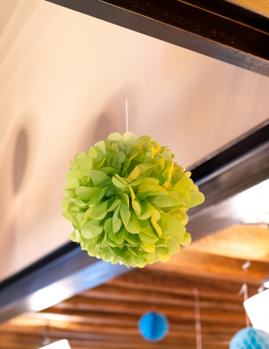 Pompon à suspendre en papier de soie vert citron 40 cm