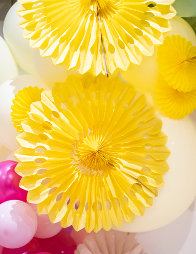 Rosace en papier jaune 40 cm à suspendre