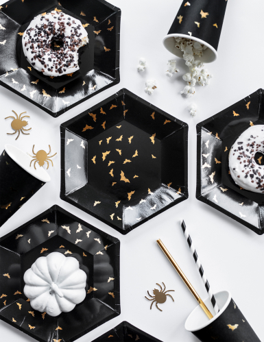 6 assiettes en carton chauves souris noires et dorées 20 cm hexagonales