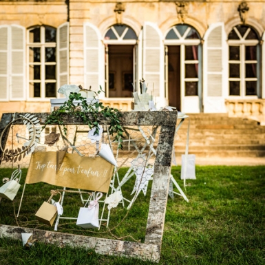 6 petits sacs en carton blancs 9 x 10 cm avec anses torsadées