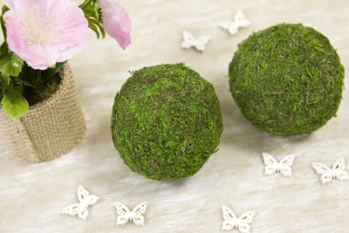 2 boules de mousse naturelle vertes 7 cm déco table