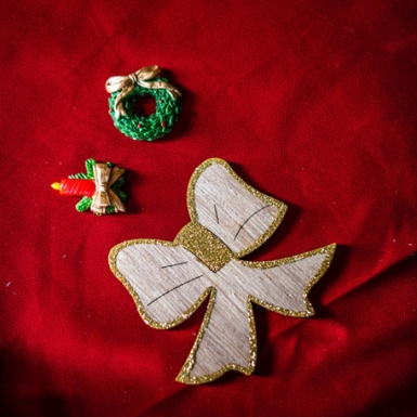 12 nœuds en bois paillettes or 9, 6,5 et 4 cm décoration noël