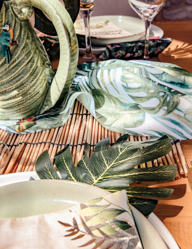 Chemin de table feuilles tropicales luxe 28 cm x 5 m pour mariage