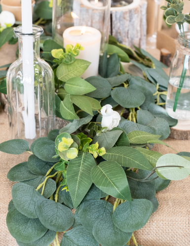 Guirlande pivoines laurier et eucalyptus blanches 1,40 m pour mariage