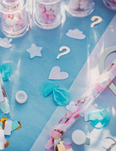 100 confettis fille ou garçon rose bleu et or pour gender reveal