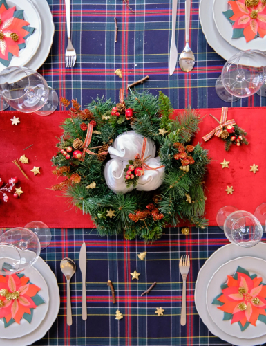 Couronne de sapin avec pommes de pin 40 cm pour porte