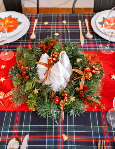 Couronne de sapin avec pommes de pin 40 cm pour porte