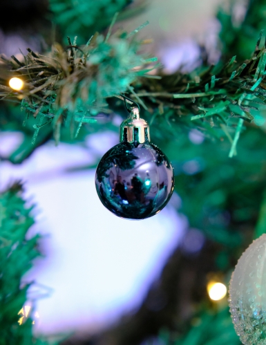 18 mini boules de noël bleu nuit 3 cm mates et brillantes