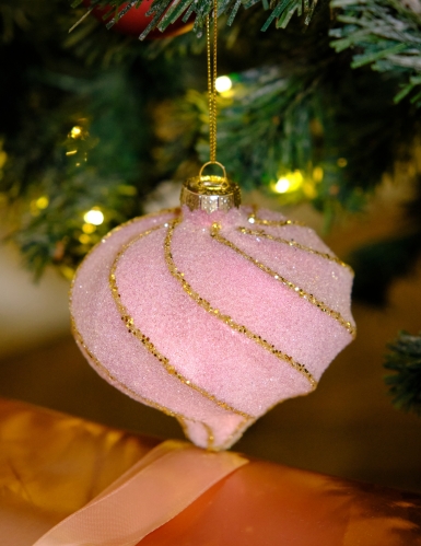 Boule de noël forme goutte et spirales rose et or 10 cm pailletée