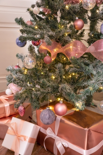 9 boules de noël rose gold 6 cm, finitions brillantes et pailletées