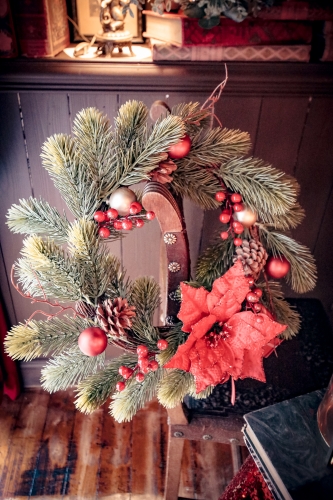 Couronne traditionnelle sapin et poinsettia 40 cm décoration de Noël