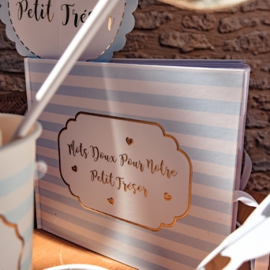 Livre d'or petit trésor rayé bleu et dorure 22 x 19,5 cm baby shower