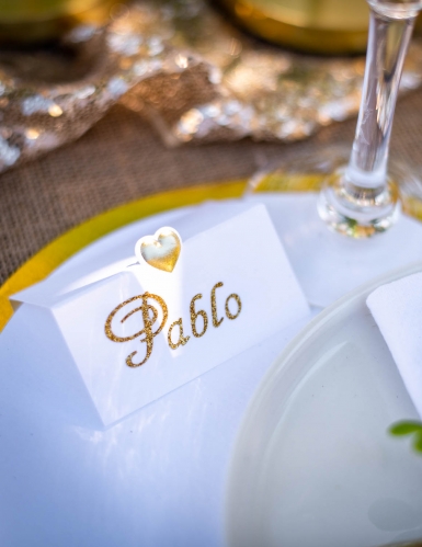 10 marque places blancs avec petit cœur doré 8 x 4 cm embossé