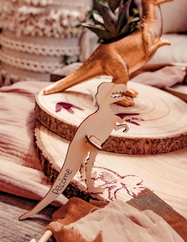 8 marque-places en bois dinosaures 3d t-rex pour anniversaire