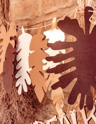 Guirlande feuilles tropicales chocolat kraft ivoire doré 2 m décoration exotique