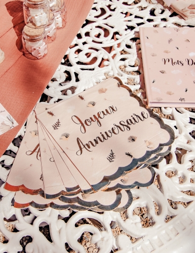 16 Serviettes en papier festonnées Joyeux anniversaire Boho blush et or 33 x 33 cm