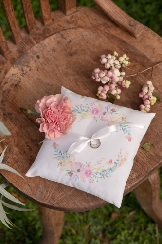 Coussin d'alliances mariage fleuri 18 x 18 cm en coton