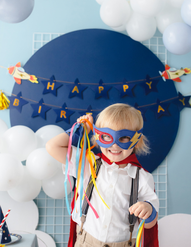 Guirlande happy birthday petit avion 2,5 m bleu et doré