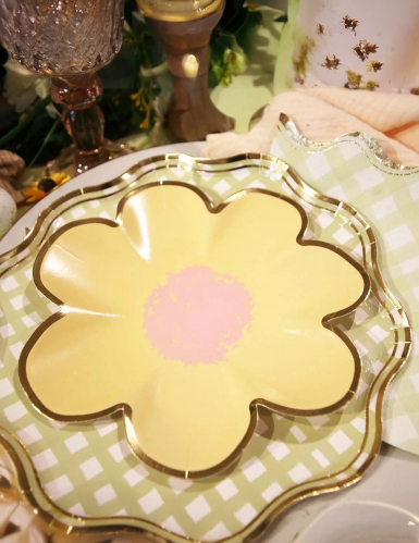 8 petites assiettes fleurs papier lilas, rose, jaune, vert et or 18cm en carton