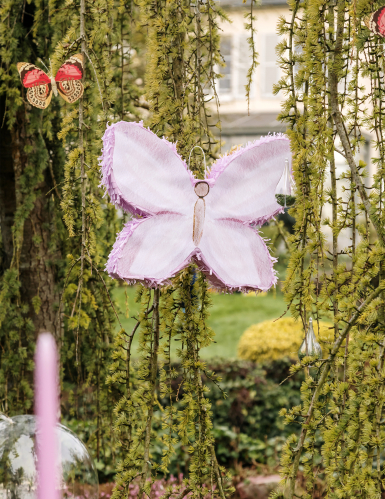 Piñata papillon carton lilas et crème 45 x 36 x 8 cm pour anniversaire