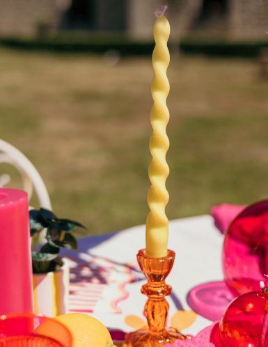 2 Bougies chandelles torsadées jaune 25 cm